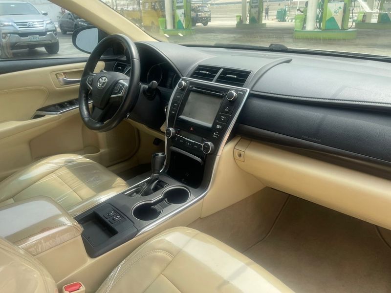Thumbnail 7 of 2016 Toyota Camry XLE